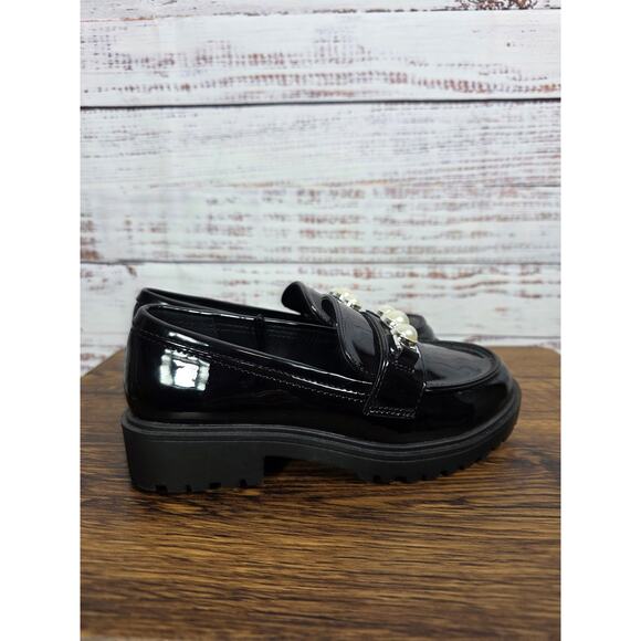 Marc Fisher Kids Black Patent Loafers Pearl Detail Girls Size 13 Dress Shoes - Picture 2 of 6